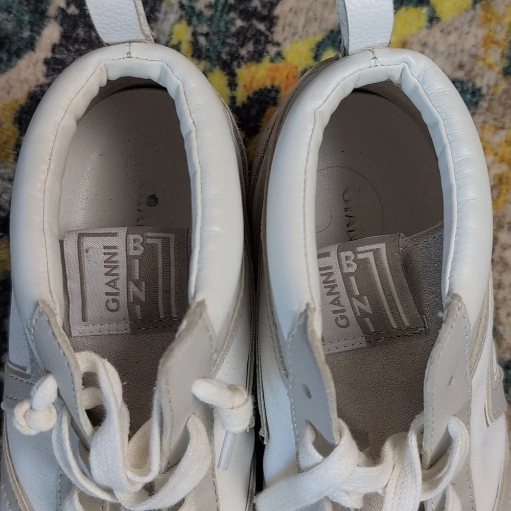 Gianni Bini white high tops Size 6.5M EUC